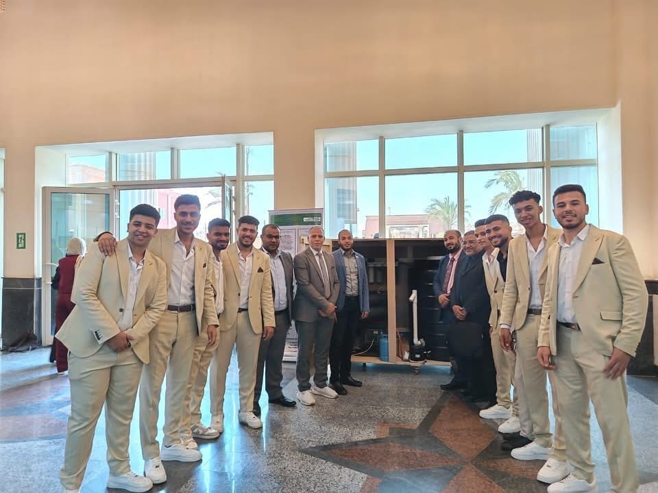مناقشة مشروعات تخرج الفرقة الثانية ببرنامج الطاقة الجديدة والمتجددة بجامعة القاهرة الجديدة التكنولوجية 1 IMG 2831 جامعة القاهرة الجديدة مناقشة مشروعات تخرج الفرقة الثانية ببرنامج الطاقة الجديدة والمتجددة بجامعة القاهرة الجديدة التكنولوجية موقع في الجامعة