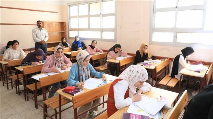 طلاب الثانوية العامة يؤدون امتحان اللغة الأجنبية الأولى في البحيرة 1 IMG 3635 الثانوية طلاب الثانوية العامة يؤدون امتحان اللغة الأجنبية الأولى في البحيرة موقع في الجامعة