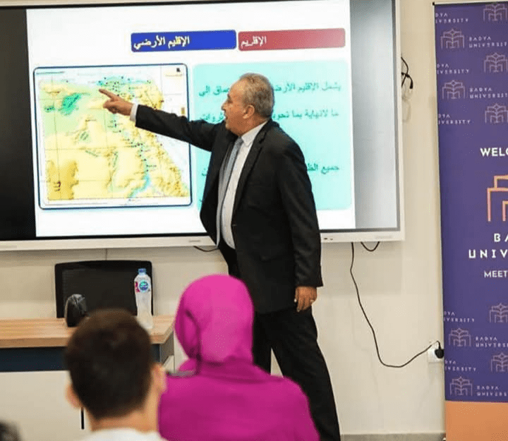 جامعة بادية تنظم محاضرة حول "التحديات الاقتصادية والسياسية" وتأثيرها على النمو 1 جامعة البادية تنظم محاضرة استراتيجية حول التحديات الاقتصادية والسياسية وتأثيرها على النمو في مصر