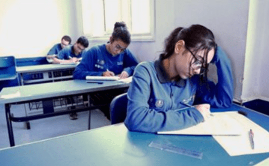 قبل امتحاني الفيزياء والتاريخ.. نصائح وعوامل تقلل القلق لدى طلاب الثانوية العامة 2025 1 نصائح لطلاب الثانوية العامة للتعامل مع امتحاني الفيزياء والتاريخ