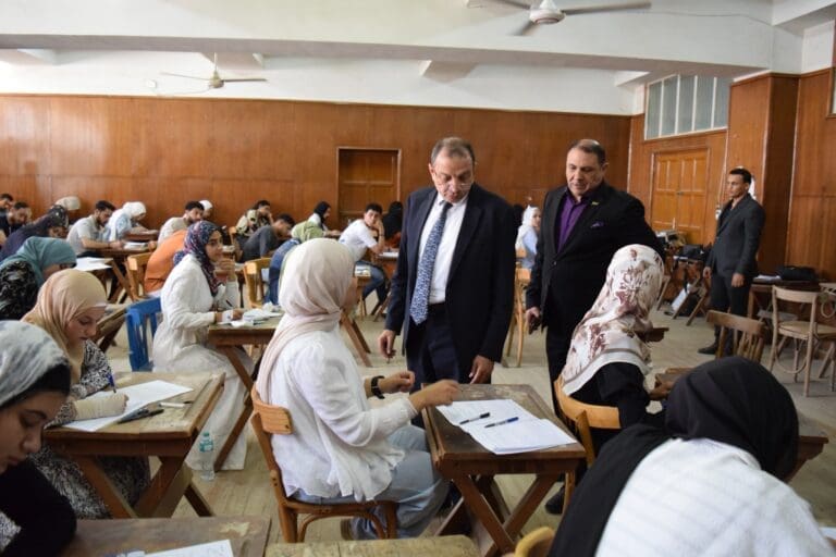 رئيس جامعة بني سويف يتفقد امتحانات الفصل الثاني ويشدد على عدم اصطحاب الطلاب للهاتف 3 WhatsApp Image 2025 06 15 at 3 50 43 PM 1 برنامج رئيس جامعة بني سويف يتفقد امتحانات الفصل الثاني ويشدد على عدم اصطحاب الطلاب للهاتف موقع في الجامعة