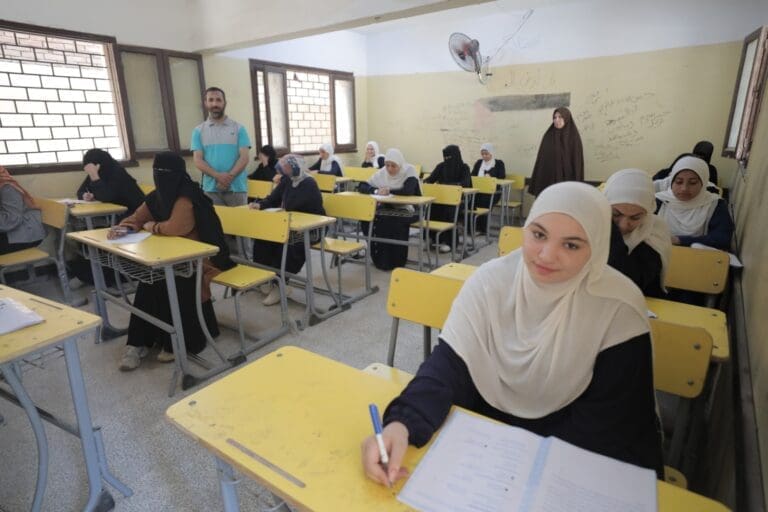 طلاب القسم الأدبي للثانوية الأزهرية يؤدون امتحانات اللغة الفرنسية والإنشاء - صور 15 ac4100c0 bd63 45e0 a046 8b44a848cfaa جامعة طلاب القسم الأدبي للثانوية الأزهرية يؤدون امتحانات اللغة الفرنسية والإنشاء - صور موقع في الجامعة