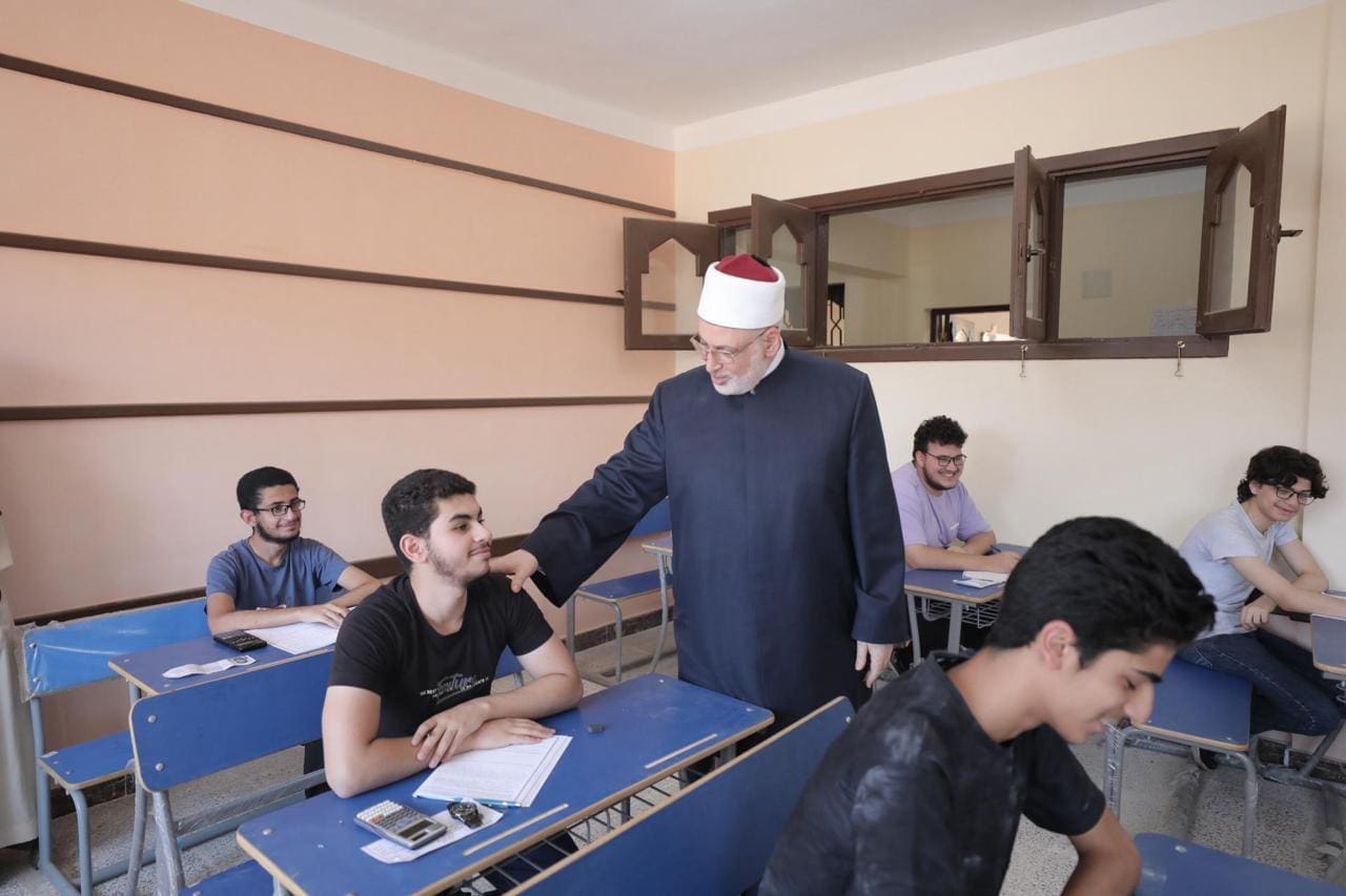 امتحانات الثانوية الأزهرية .. بشرى سارة من وكيل الأزهر للطلاب بشأن مادة الفيزياء - صور 1 ae20fa91 46e8 4fd7 8c04 7e1e336fa060 الثانوية الأزهرية امتحانات الثانوية الأزهرية .. بشرى سارة من وكيل الأزهر للطلاب بشأن مادة الفيزياء - صور موقع في الجامعة