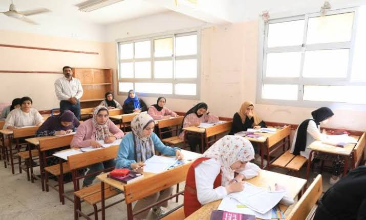 استعد لامتحانات الثانوية 2025.. 42 سؤالا مصممة بعناية في مادة التاريخ 1 images 1 2 الثانوية استعد لامتحانات الثانوية 2025.. 42 سؤالا مصممة بعناية في مادة التاريخ موقع في الجامعة