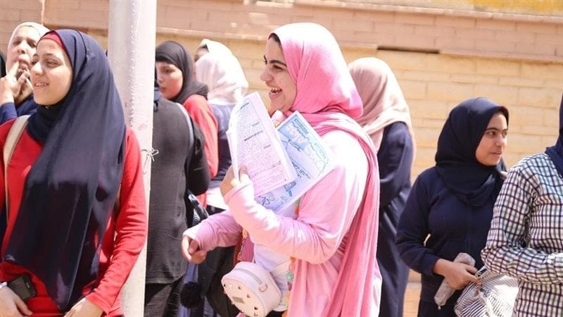 ثلاثية امتحانات تُنهي ماراثون الثانوية العامة.. أجواء حماسية في لجان الدقي 1 1751703286642 2 امتحانات ثلاثية امتحانات تُنهي ماراثون الثانوية العامة.. أجواء حماسية في لجان الدقي موقع في الجامعة