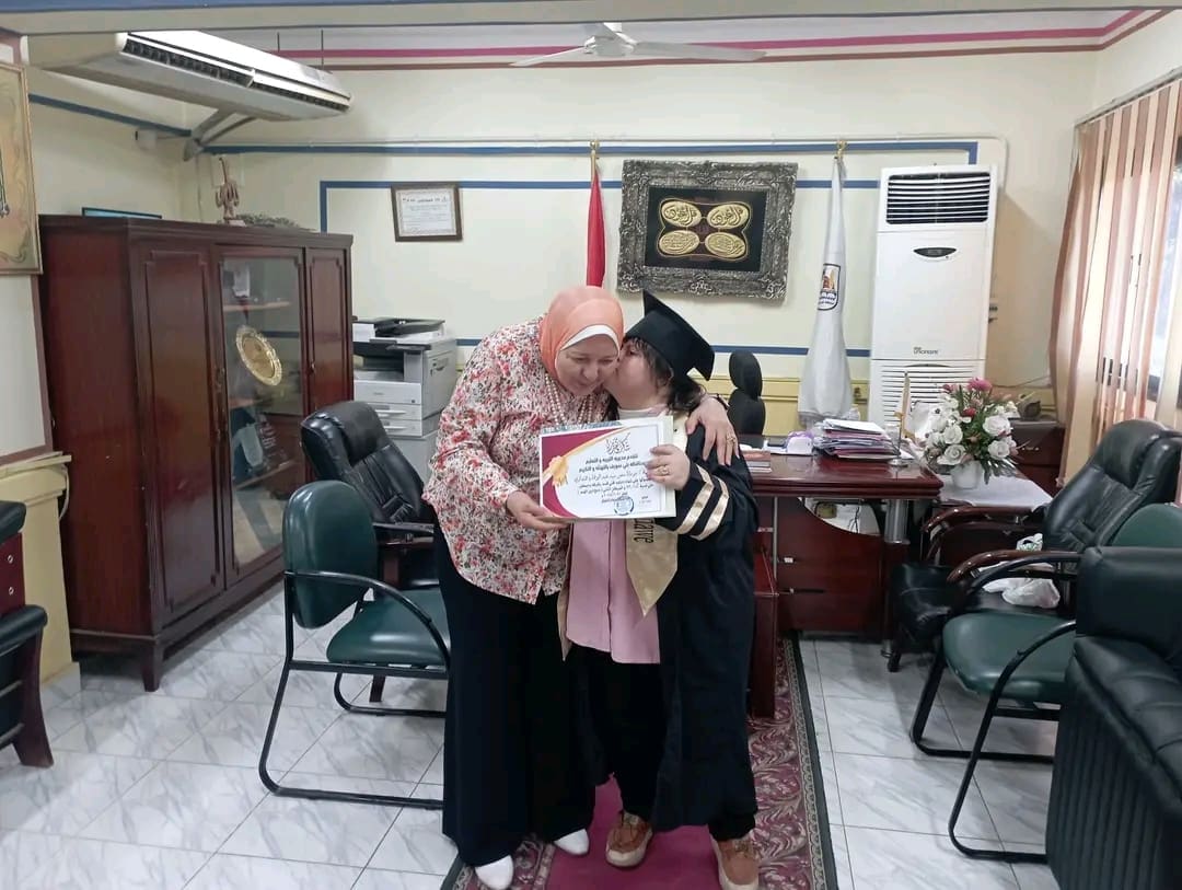 تكريم خاص للطالبة "جومانا سمير" من ذوي الاحتياجات الخاصة لتفوقها في الدبلومات الفنية ببني سويف 1 1753174936657 جومانا سمير تكريم خاص للطالبة "جومانا سمير" من ذوي الاحتياجات الخاصة لتفوقها في الدبلومات الفنية ببني سويف موقع في الجامعة