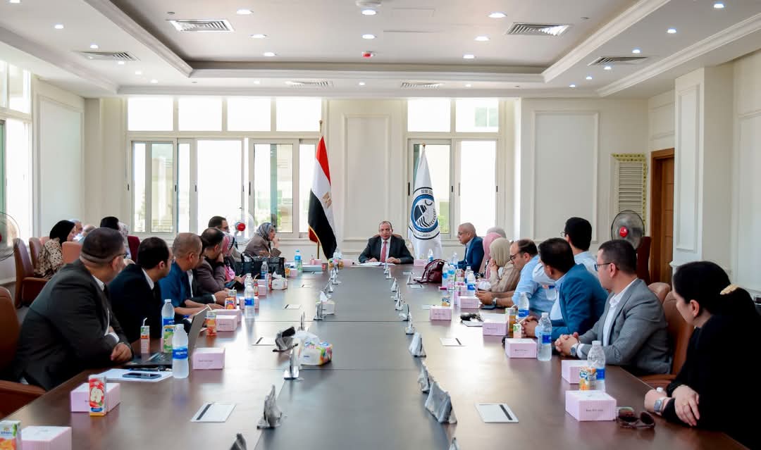 رئيس جامعة بني سويف يرأس اجتماع لجنة تسيير أعمال الجامعة الأهلية 1 FB IMG 1751371064538 جامعة رئيس جامعة بني سويف يرأس اجتماع لجنة تسيير أعمال الجامعة الأهلية موقع في الجامعة