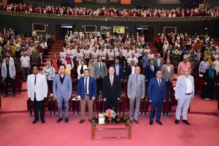 جامعة سوهاج تحتفل بتوقيع 170 عقد عمل لطلابها بالتعاون مع وزارة التضامن الاجتماعي 31 FB IMG 1751386001579 الجيولوجيا جامعة سوهاج تحتفل بتوقيع 170 عقد عمل لطلابها بالتعاون مع وزارة التضامن الاجتماعي موقع في الجامعة