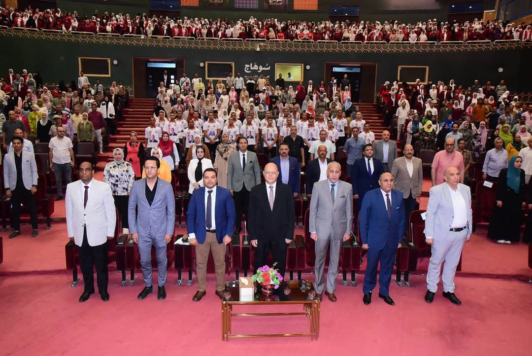 جامعة سوهاج تحتفل بتوقيع 170 عقد عمل لطلابها بالتعاون مع وزارة التضامن الاجتماعي 1 FB IMG 1751386001579 جامعة سوهاج جامعة سوهاج تحتفل بتوقيع 170 عقد عمل لطلابها بالتعاون مع وزارة التضامن الاجتماعي موقع في الجامعة