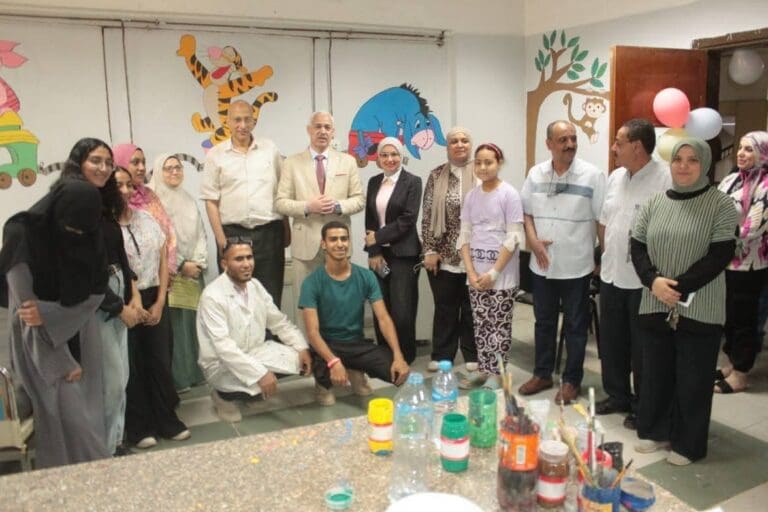 جامعة أسيوط تُجمِّل حوائط وحدة الغسيل الكلوي بمستشفى الأطفال الجامعي لإدخال البهجة على المرضى الصغار 2 FB IMG 1752312403827 جامعة جامعة أسيوط تُجمِّل حوائط وحدة الغسيل الكلوي بمستشفى الأطفال الجامعي لإدخال البهجة على المرضى الصغار موقع في الجامعة