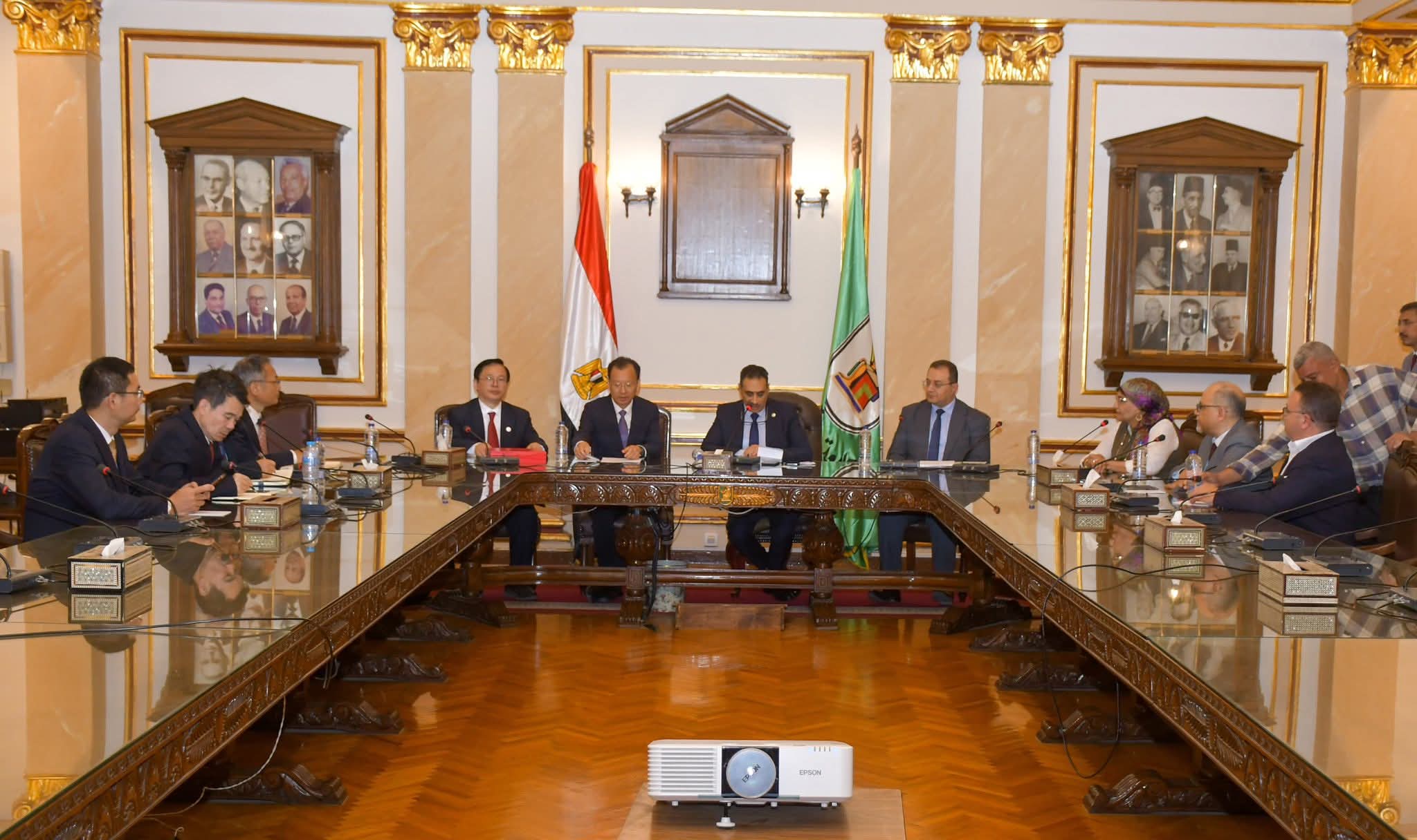 مباحثات لتعزيز التعاون الأكاديمي والبحثي بين جامعة القاهرة وجامعة جنوب الصين الزراعية 1 FB IMG 1752388202696 القاهرة مباحثات لتعزيز التعاون الأكاديمي والبحثي بين جامعة القاهرة وجامعة جنوب الصين الزراعية موقع في الجامعة