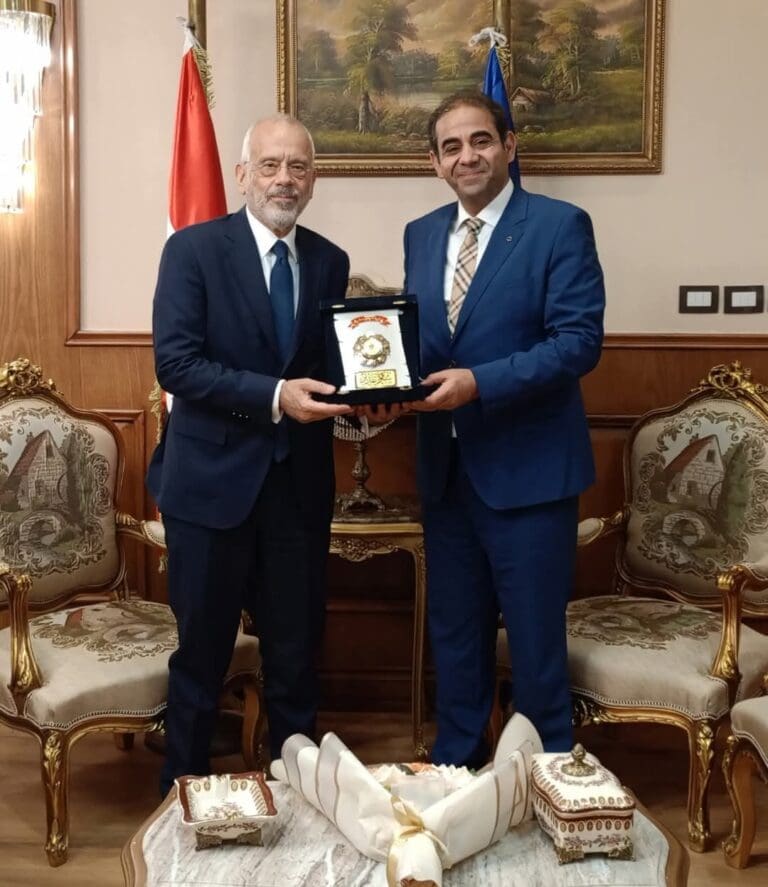 رئيس جامعة بورسعيد يبحث سبل التعاون الأكاديمي مع السفير اليوناني 5 FB IMG 1752505932710 جامعة النهضة رئيس جامعة بورسعيد يبحث سبل التعاون الأكاديمي مع السفير اليوناني موقع في الجامعة