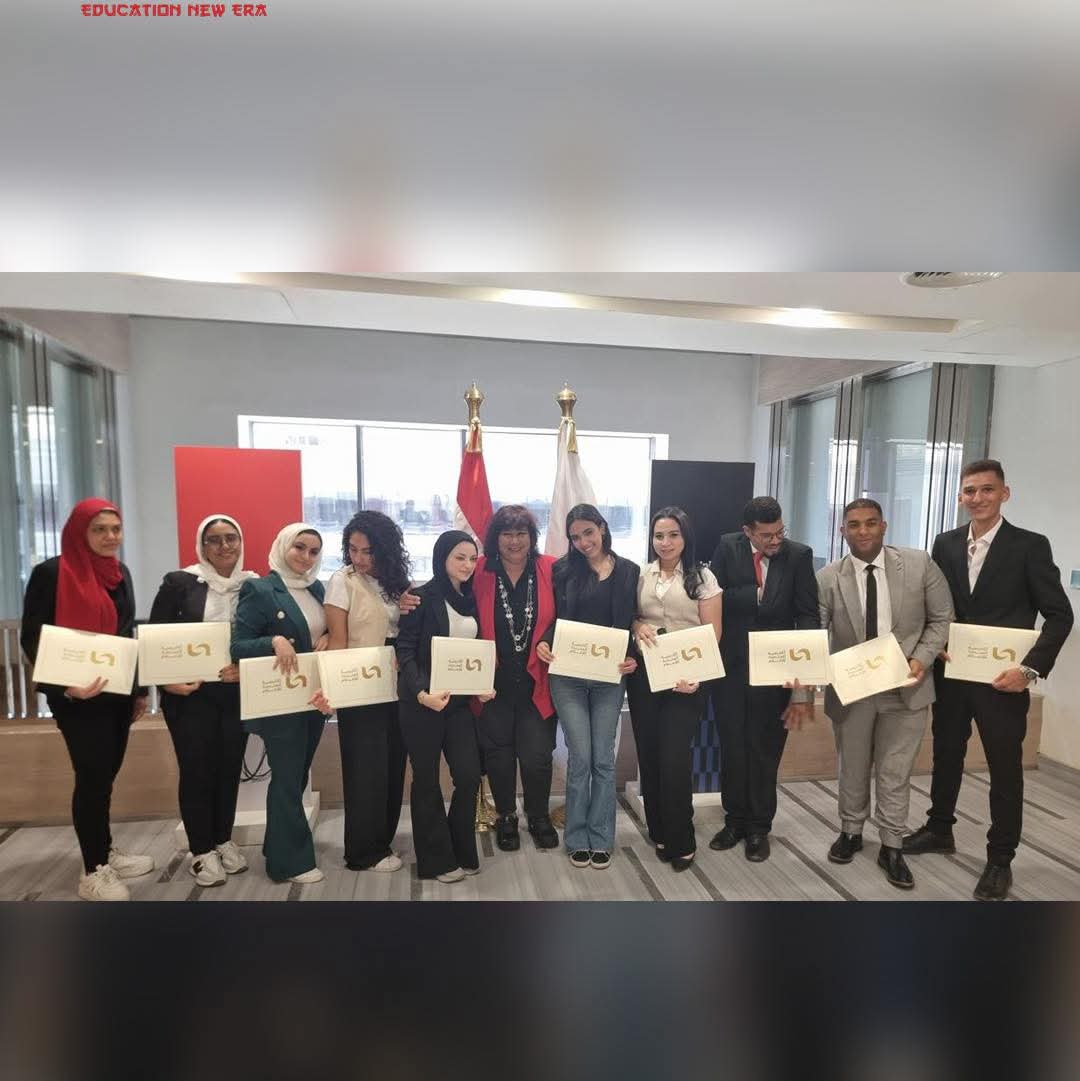 إيناس عبد الدايم تُكرم طلاب الإعلام بالجامعة المصرية الصينية - صور 1 إيناس عبد الدايم تكرّم طلاب الإعلام بالجامعة المصرية الصينية