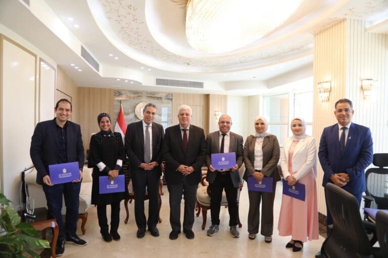 وزير التعليم العالي يكرم الفريق الإعلامي بالوزارة لتطوير الإعلام الرقمي والتواصل الجماهيري 12 FB IMG 1752754336693 التعليم العالي وزير التعليم العالي يكرم الفريق الإعلامي بالوزارة لتطوير الإعلام الرقمي والتواصل الجماهيري موقع في الجامعة