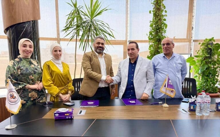 بروتوكول تعاون بين صيدلة المنصورة الأهلية وED Pharma لتعزيز التدريب والبحث العلمي 7 FB IMG 1752780715995 بروتوكول تعاون بين صيدلة المنصورة الأهلية وED Pharma لتعزيز التدريب والبحث العلمي موقع في الجامعة