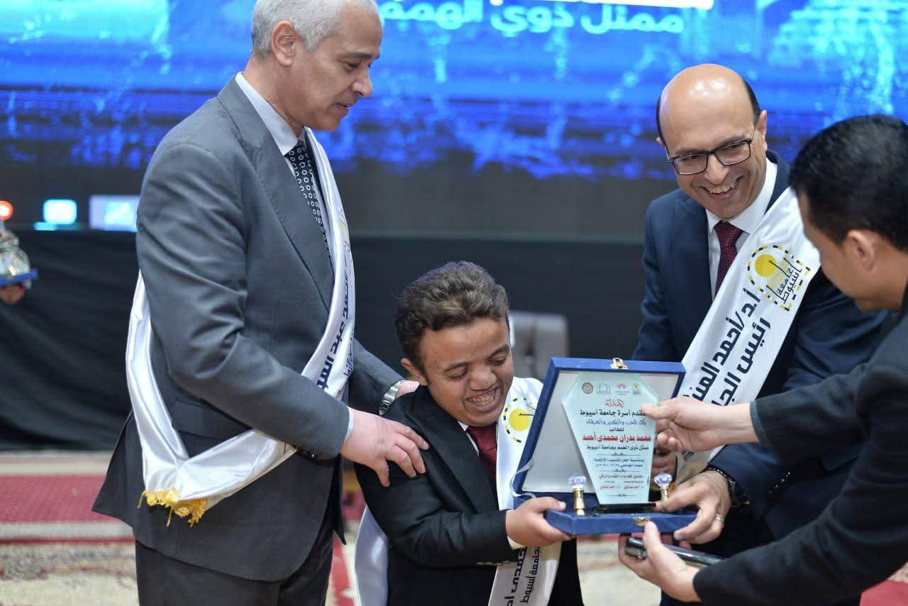 أبطال التحدي في جامعة أسيوط.. "محمد بدران" يتوَّج بالألقاب ويحصد الإنجازات 1 FB IMG 1752834944933 جامعة أسيوط أبطال التحدي في جامعة أسيوط.. "محمد بدران" يتوَّج بالألقاب ويحصد الإنجازات موقع في الجامعة