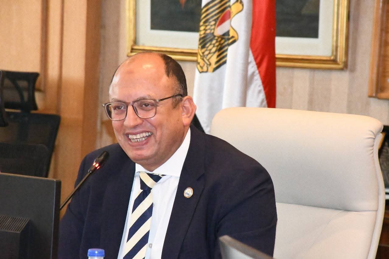 جامعة حلوان تُطلق خطة شاملة للتحول الرقمي وتوسيع البرامج الأكاديمية 1 رئيس جامعة حلوان