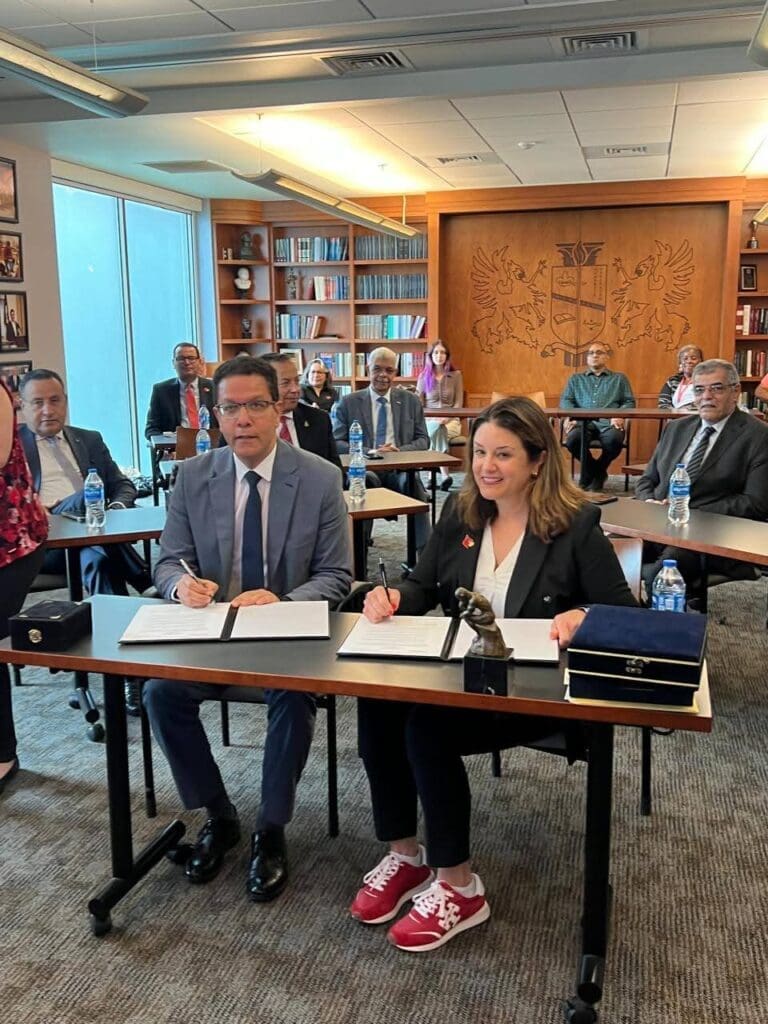 لإنشاء مسار مشترك للبرامج التعليمية.. بروتوكول تعاون بين جامعتي بنها ولويفيل الأمريكية 20 بروتوكول تعاون بين جامعتي بنها ولويفيل الأمريكية
