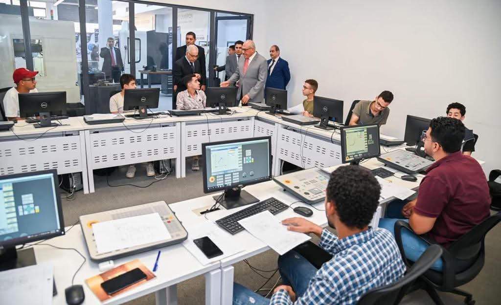 طلاب كلية الهندسة بجامعة الملك سلمان يخوضون تجارب ميدانية واقعية داخل كبرى المصانع 1 تدريب ميداني مكثف لطلاب هندسة سلمان الدولية