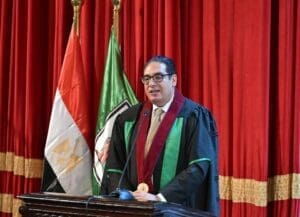 رئيس جامعة القاهرة يشهد تخريج الدفعة 97 من الطلاب الوافدين بكلية طب الأسنان 3 رئيس جامعة القاهرة
