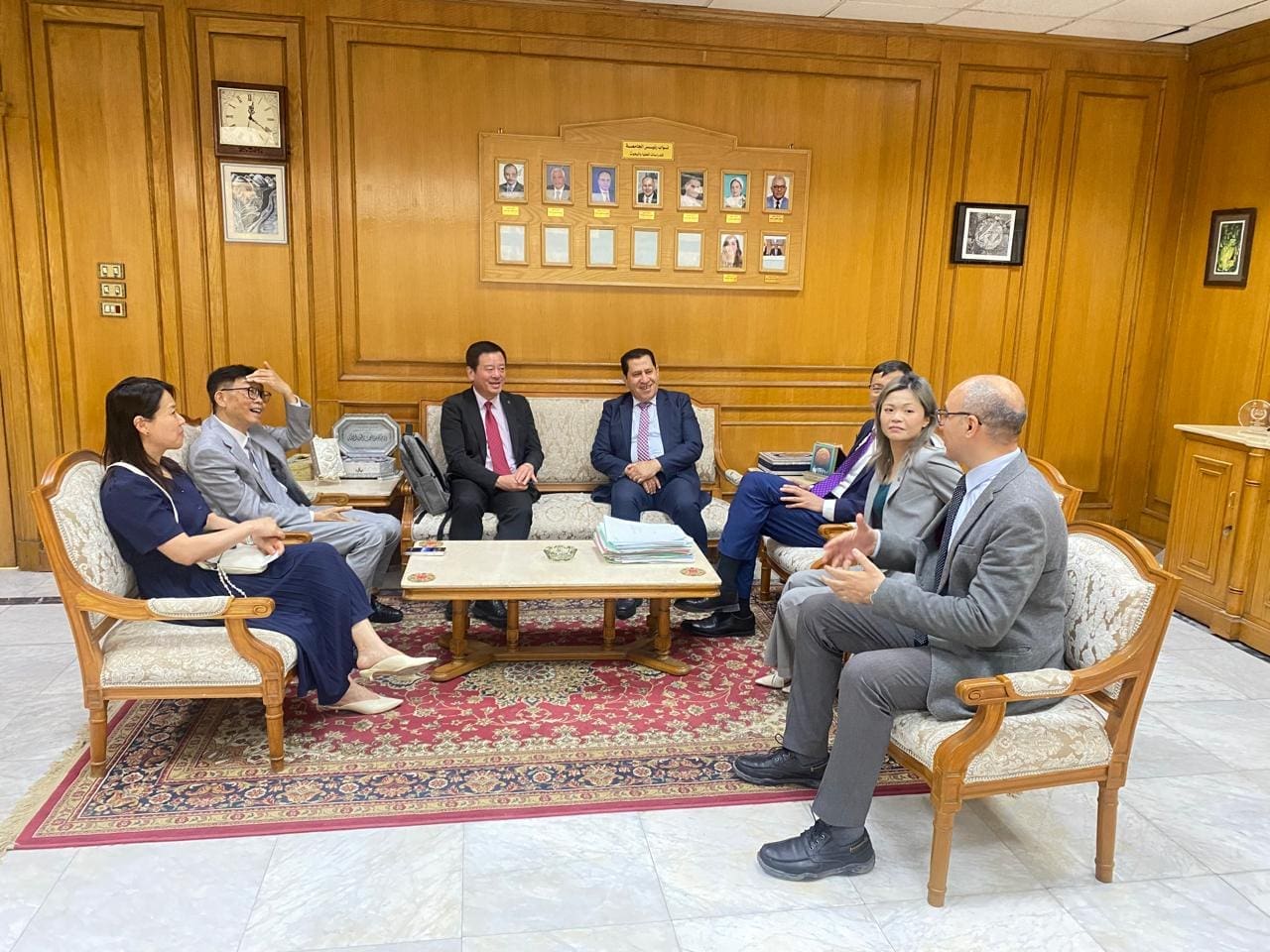 جامعتا حلوان وهونغ كونغ بوليتكنك يبحثان التعاون الأكاديمي المشترك 1 IMG 20250701 WA0052 حلوان جامعتا حلوان وهونغ كونغ بوليتكنك يبحثان التعاون الأكاديمي المشترك موقع في الجامعة