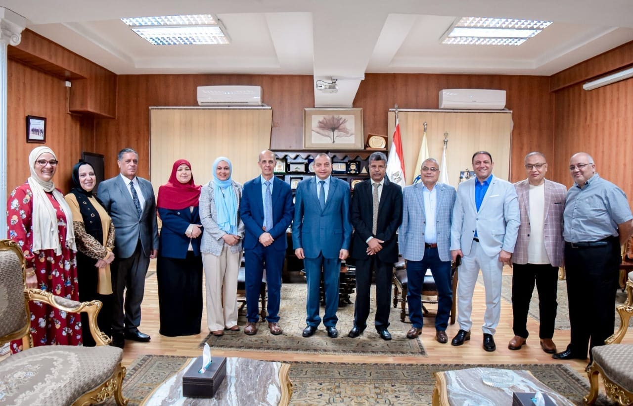 رئيس جامعة بني سويف يستعرض إنجازات الإدارة المركزية لشعب اللغات والبرامج الجديدة 1 IMG 20250709 WA0085 رئيس رئيس جامعة بني سويف يستعرض إنجازات الإدارة المركزية لشعب اللغات والبرامج الجديدة موقع في الجامعة