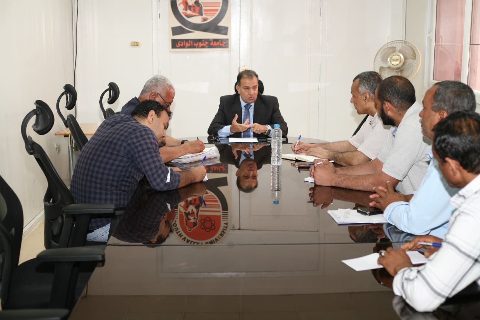 جامعة جنوب الوادي تناقش الحوكمة الإلكترونية لنظم الصيانة 1 جامعة جنوب الوادي تناقش الحوكمة الالكترونية لنظم الصيانة بالجامعة