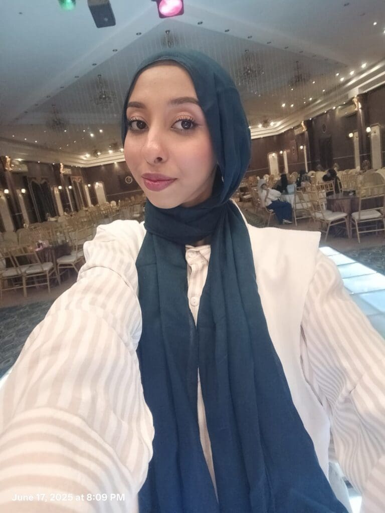ندا الأولى على الدبلومات: "نظّمت وقتي صح.. وهدفي السياحة والفنادق ومنحة خارجية" 2 IMG 20250713 WA0093 جامعة دمياط ندا الأولى على الدبلومات: "نظّمت وقتي صح.. وهدفي السياحة والفنادق ومنحة خارجية" موقع في الجامعة