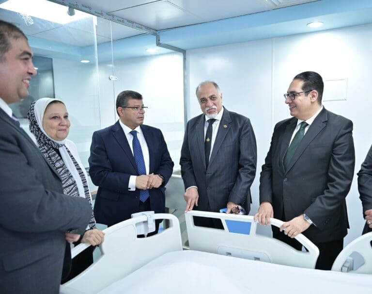بحضور قيادات جامعة القاهرة.. أمانة العاصمة بمستقبل وطن تسلم وحدة الغسيل البرتوني لمستشفى أبو الريش للأطفال - صور 29 تسليم وحدة الغسيل البرتوني لمستشفى أبو الريش للأطفال