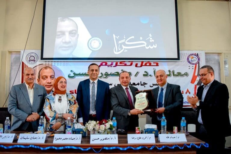 تكريم رئيس جامعة بني سويف بكلية العلوم تحت شعار "رحلة عطاء ودعم على مدار 8 سنوات" 7 IMG 20250715 WA0003 عيادات تكريم رئيس جامعة بني سويف بكلية العلوم تحت شعار "رحلة عطاء ودعم على مدار 8 سنوات" موقع في الجامعة