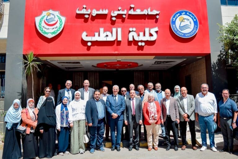 مجلس كلية الطب البشري يكرم رئيس جامعة بني سويف تقديرًا لجهوده 4 IMG 20250715 WA0068 جامعة المنصورة مجلس كلية الطب البشري يكرم رئيس جامعة بني سويف تقديرًا لجهوده موقع في الجامعة