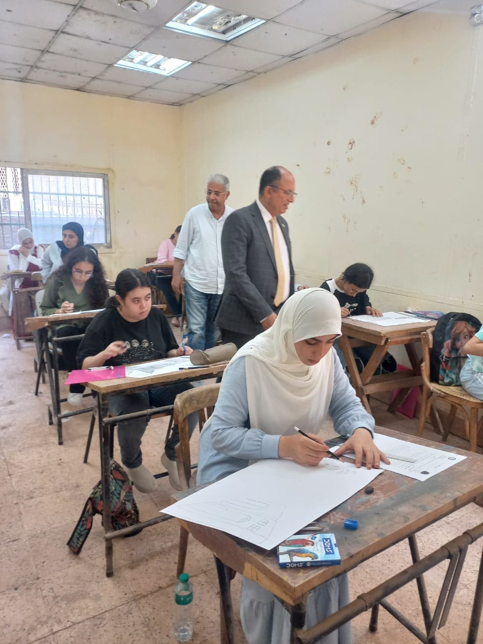 رئيس جامعة حلوان يتابع اختبارات القدرات بكليات الفنون التطبيقية والفنون الجميلة 1 IMG 20250719 WA0000 جامعة حلوان رئيس جامعة حلوان يتابع اختبارات القدرات بكليات الفنون التطبيقية والفنون الجميلة موقع في الجامعة