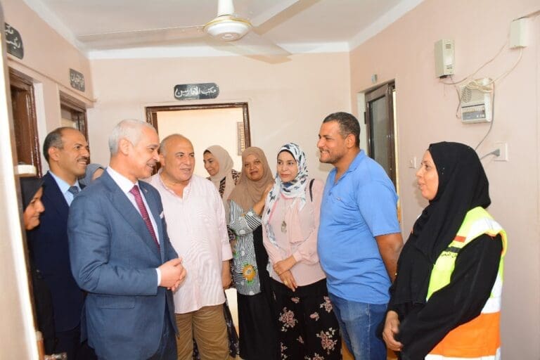 استعدادًا للعام الجامعي الجديد.. جولة ميدانية بجامعة أسيوط لتطوير مدينة الطالبات 10 نائب رئيس جامعة أسيوط يتفقد أعمال تطوير مدينة الطالبات بالوليدية استعدادًا للعام الجديد
