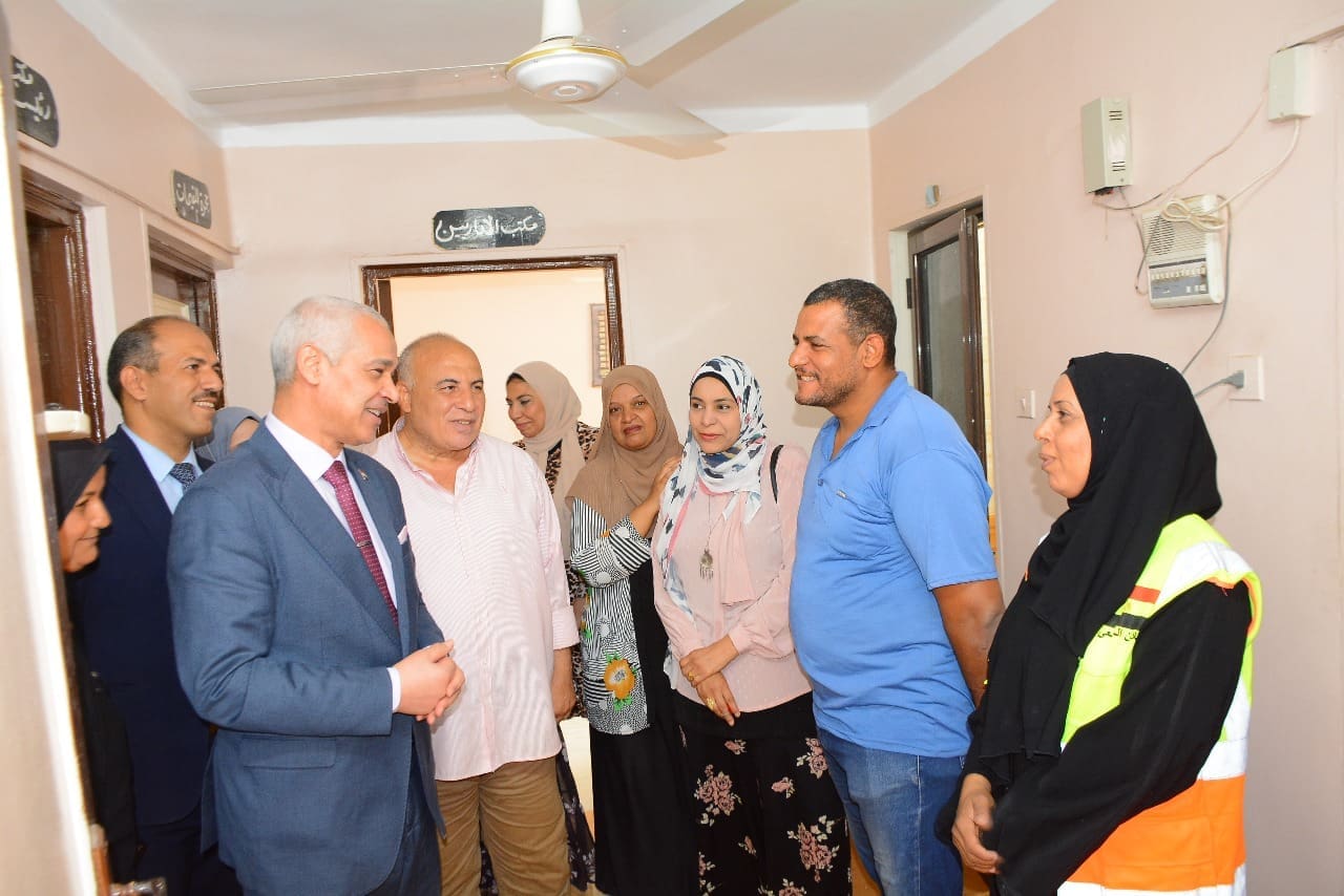 استعدادًا للعام الجامعي الجديد.. جولة ميدانية بجامعة أسيوط لتطوير مدينة الطالبات 1 نائب رئيس جامعة أسيوط يتفقد أعمال تطوير مدينة الطالبات بالوليدية استعدادًا للعام الجديد