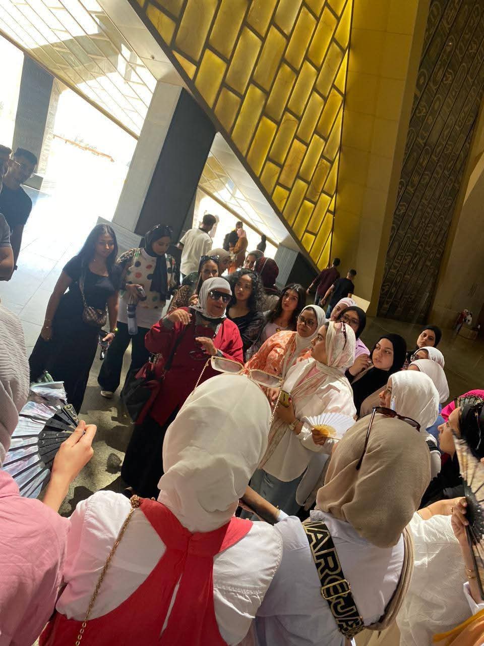 طلاب كلية السياحة والفنادق بجامعة قناة السويس في زيارة تدريبية ناجحة للمتحف المصري الكبير 1 IMG 20250720 WA0022 طلاب طلاب كلية السياحة والفنادق بجامعة قناة السويس في زيارة تدريبية ناجحة للمتحف المصري الكبير موقع في الجامعة