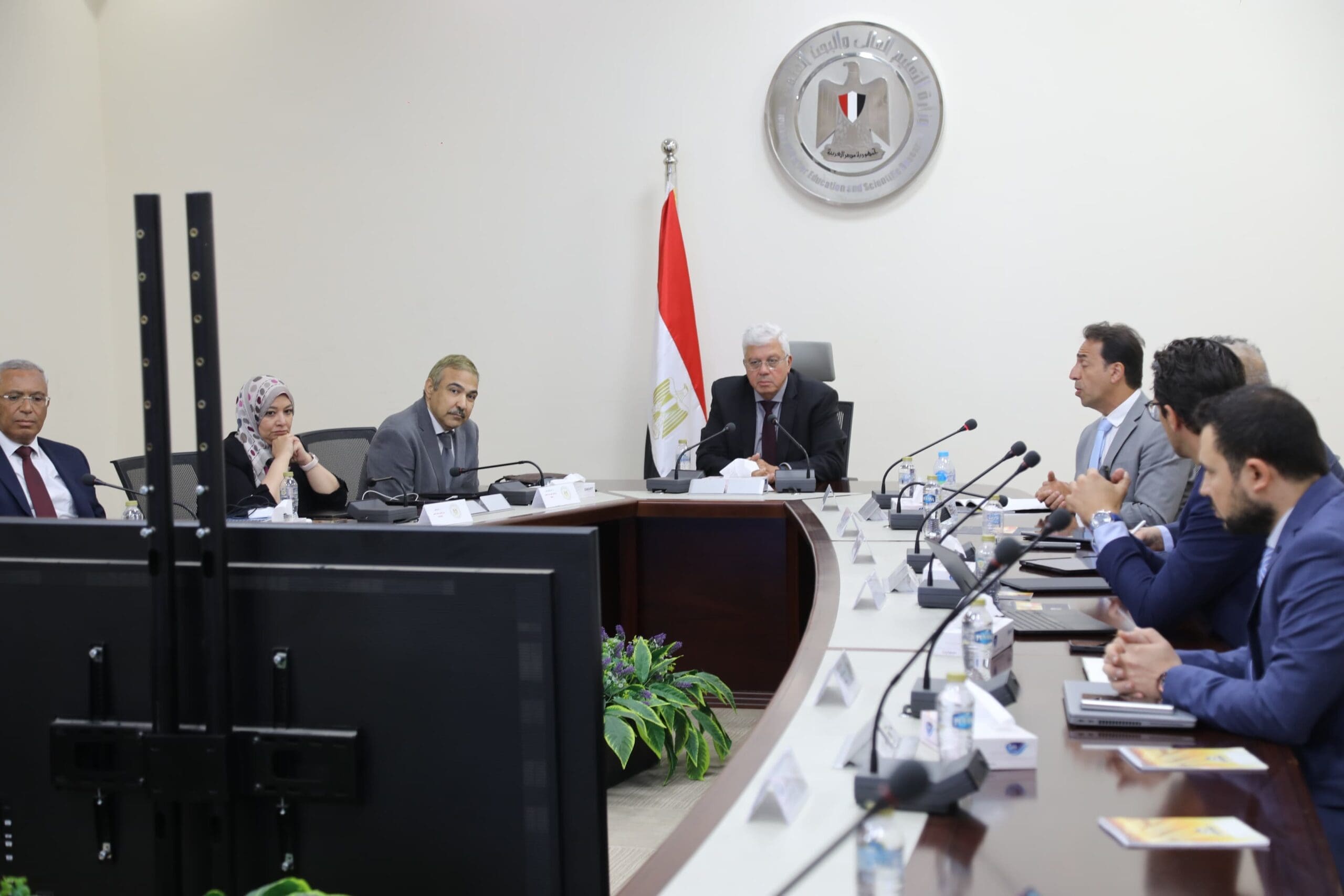 وزير التعليم العالي يعقد اجتماعًا مع ممثلي مؤسسة كلاريفيت لتعزيز التعاون المشترك 1 IMG 20250720 WA0120 scaled وزير التعليم العالي وزير التعليم العالي يعقد اجتماعًا مع ممثلي مؤسسة كلاريفيت لتعزيز التعاون المشترك موقع في الجامعة