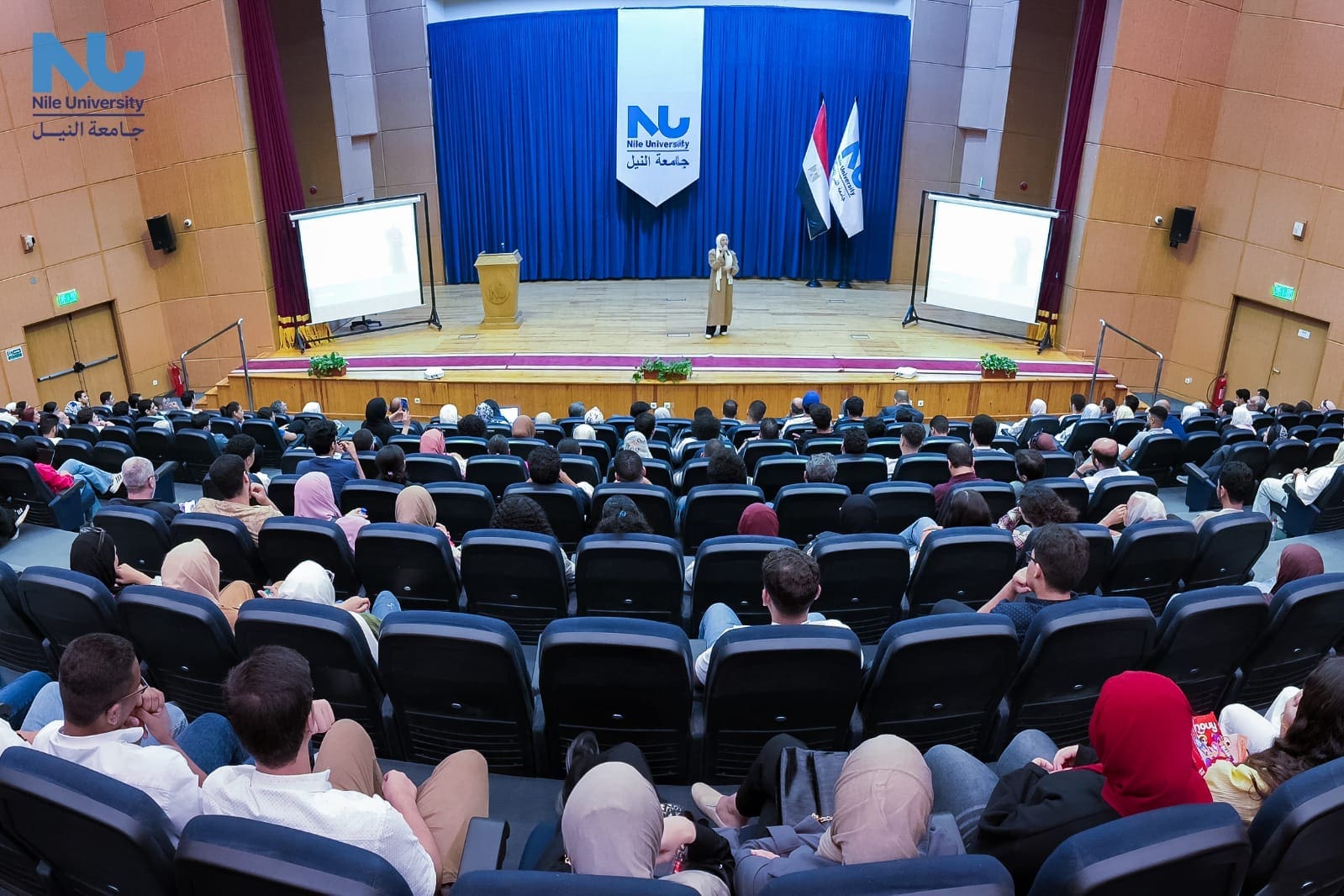 جامعة النيل تنظم أكبر Open House لطلاب الثانوية العامة لتعريفهم بنظامها التعليمي 1 جامعة النيل تنظم أكبر Open House لطلاب الثانوية العامة وأولياء الأمور لتعريفهم بمكوناتها الأكاديمية ونظامها التعليمي المتفرد