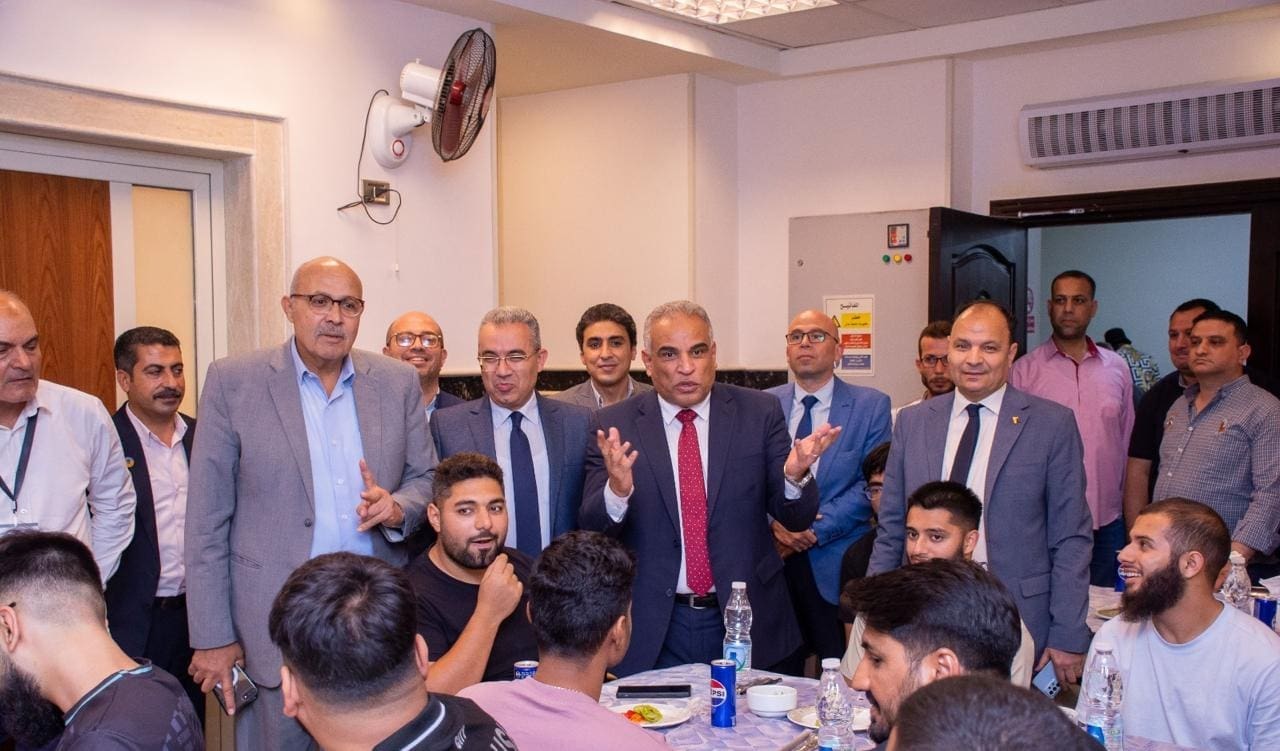 رئيس جامعة طنطا يلتقي وفد طلاب جامعة برادفورد البريطانية من المتدربين بجامعة طنطا 1 IMG 20250721 WA0084 جامعة طنطا رئيس جامعة طنطا يلتقي وفد طلاب جامعة برادفورد البريطانية من المتدربين بجامعة طنطا موقع في الجامعة