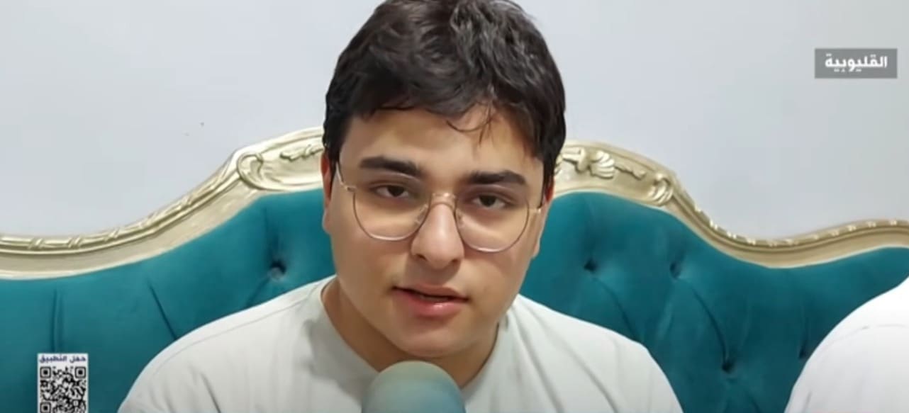 عمر إسلام الرابع على شعبة الرياضيات: لم ألتزم بعدد ساعات محددة في المذاكرة 1 عمر إسلام الرابع على شعبة الرياضيات