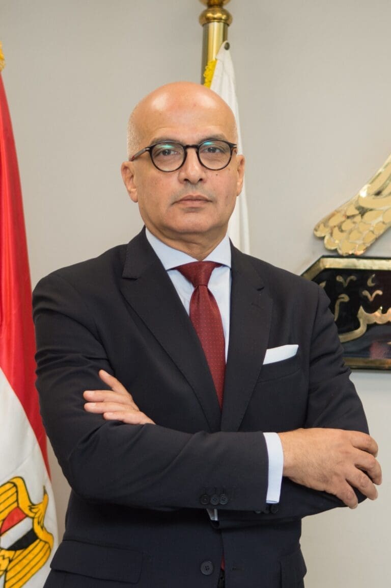 رئيس جامعة عين شمس: مستشفياتنا تواصل تقديم الخدمة رغم أعمال التطوير الشاملة 3 رئيس جامعة عين شمس