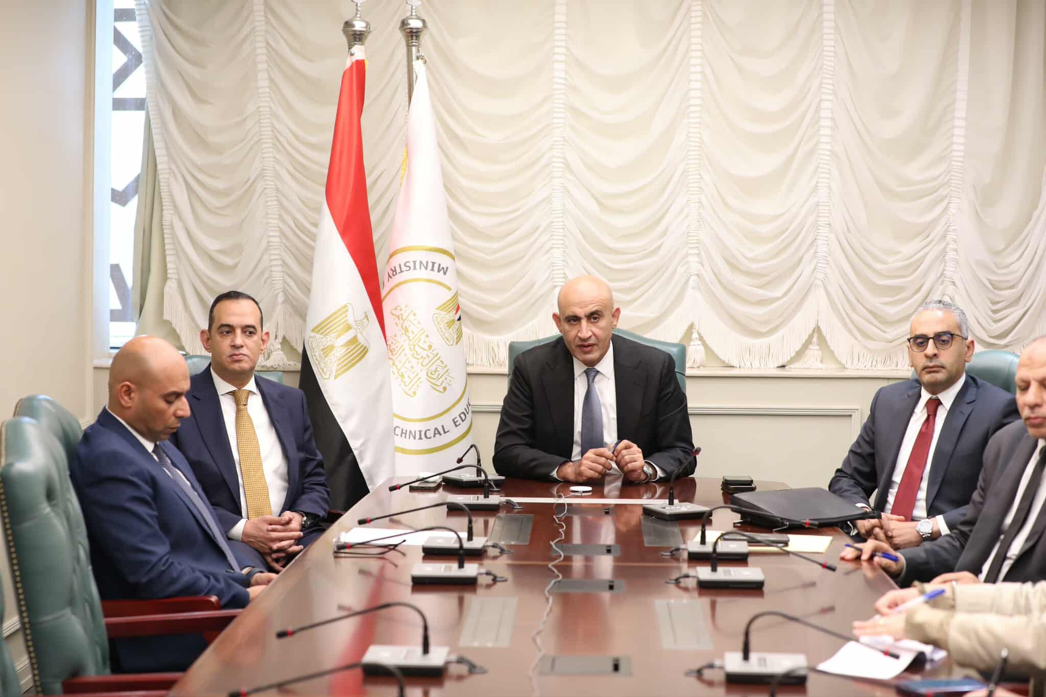 "التفاضل في هدوء".. انضباط تام في امتحانات الثانوية العامة وسط متابعة دقيقة من الوزير 1 received 655558800846503 التفاضل "التفاضل في هدوء".. انضباط تام في امتحانات الثانوية العامة وسط متابعة دقيقة من الوزير موقع في الجامعة